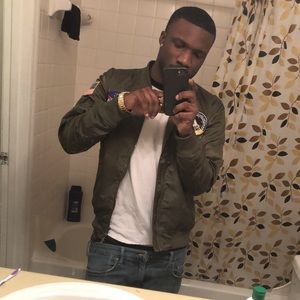 Meet your Posher, Malik